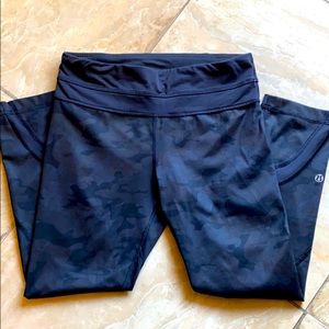 Lululemon capris in black camo